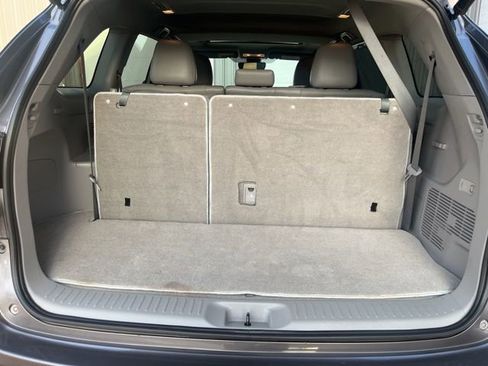 Used 2019 Toyota Highlander XLE image 8
