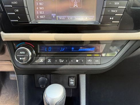 Used 2014 Toyota Corolla LE FWD image 37
