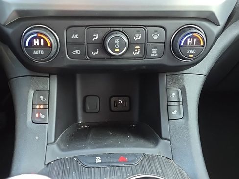 Used 2018 GMC Acadia SLT image 17