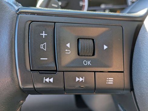 Used 2024 Nissan Pathfinder SV image 19