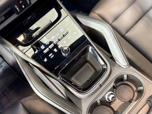 Used 2025 Porsche Cayenne image 18