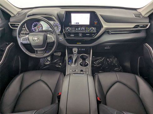 Used 2023 Toyota Highlander XLE FWD image 42