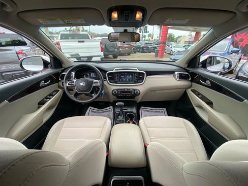 Used 2019 Kia Sorento LX image 22