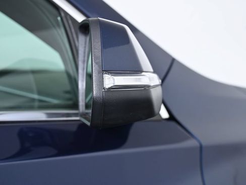 Used 2023 Chevrolet Traverse LT FWD image 11