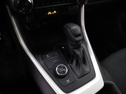 Used 2025 Toyota RAV4 LE image 21