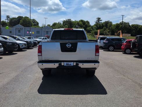 Used 2010 Nissan Titan SE w/ SE Value Truck Pkg AWD/4WD image 7