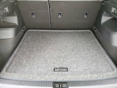 Used 2025 Volkswagen Tiguan SE R-Line image 15