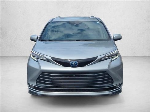 Certified 2025 Toyota Sienna Platinum AWD/4WD image 2