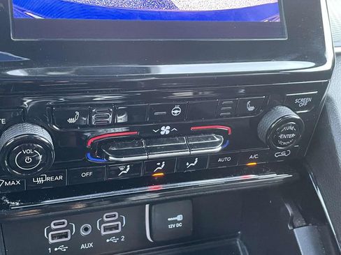 Used 2023 Jeep Grand Cherokee L Laredo image 27