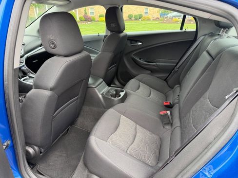 Used 2017 Chevrolet Volt LT w/ Comfort Package FWD image 8