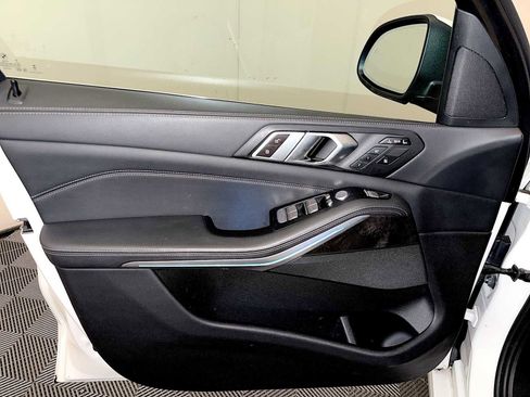 Used 2024 BMW X7 xDrive40i w/ Parking Assistance Package image 11