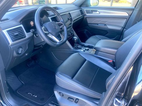 Used 2023 Volkswagen Atlas Cross Sport SE w/ Black Wheel Package AWD/4WD image 8