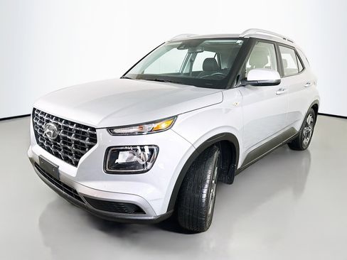 Used 2022 Hyundai Venue SEL image 3