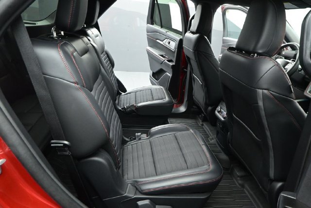 Used 2025 Ford Explorer ST-Line w/ Premium Package RWD image 17