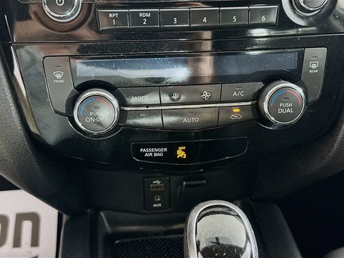 Used 2017 Nissan Rogue SV AWD/4WD image 15