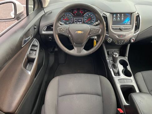 Used 2016 Chevrolet Cruze LT FWD image 2