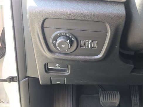 Used 2023 Jeep Grand Cherokee L Limited w/ Black Appearance Package image 12