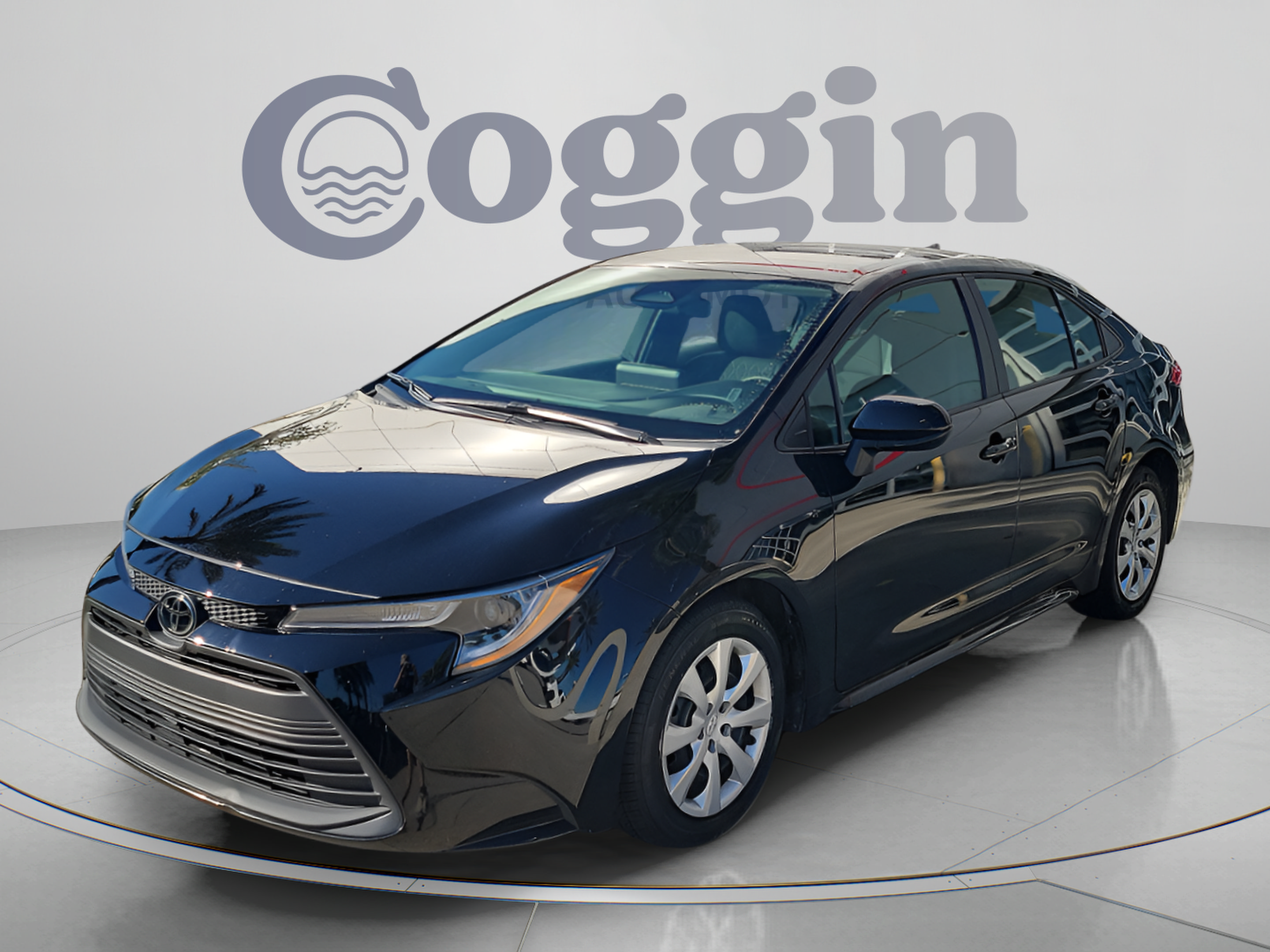 Used 2025 Toyota Corolla LE FWD image 2