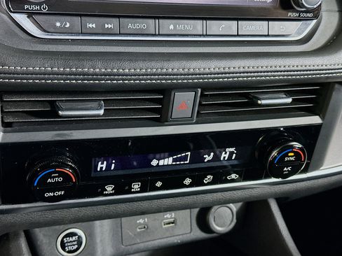 Used 2023 Nissan Rogue SV image 23