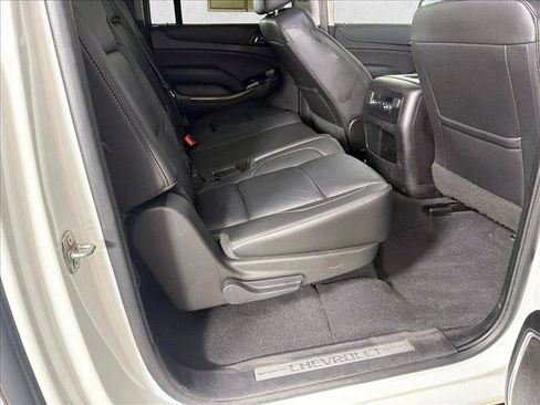 Used 2019 Chevrolet Suburban LT RWD image 16