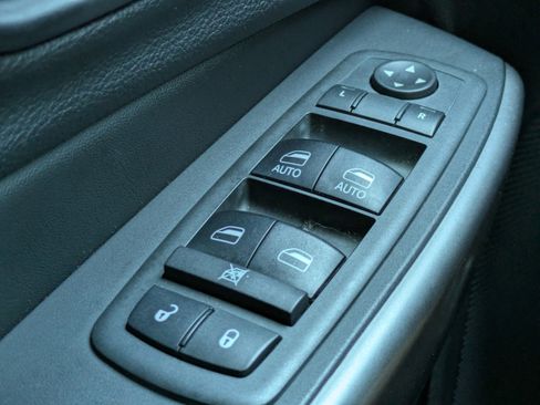 Used 2019 Jeep Cherokee Limited FWD image 23