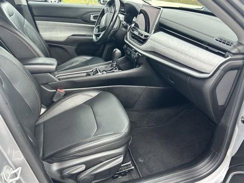 Used 2022 Jeep Compass Latitude image 12