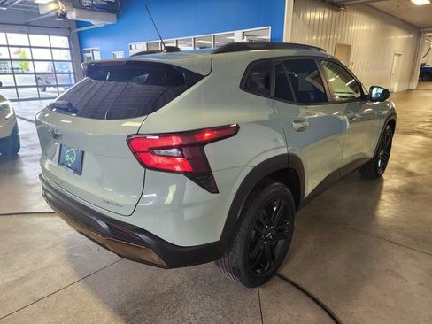 Certified 2025 Chevrolet Trax ACTIV FWD image 4