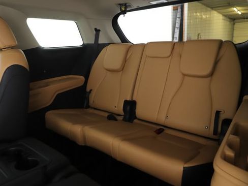 Used 2022 Kia Carnival LX FWD image 26