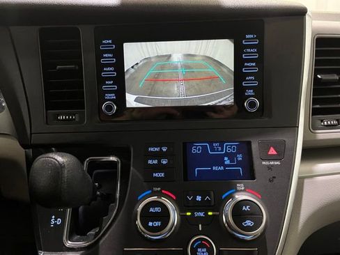 Used 2019 Toyota Sienna L FWD image 14