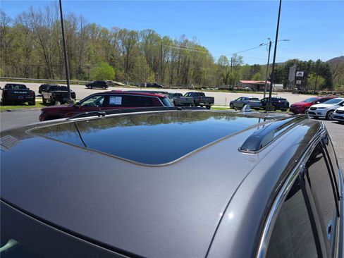 Used 2022 Jeep Grand Cherokee Overland w/ Luxury Tech Group IV image 12