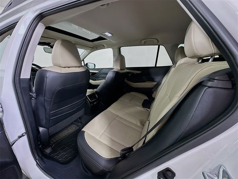 Used 2025 Subaru Outback Limited w/ Popular Package #2 image 4