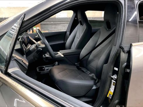 Used 2023 BMW iX xDrive50 image 27