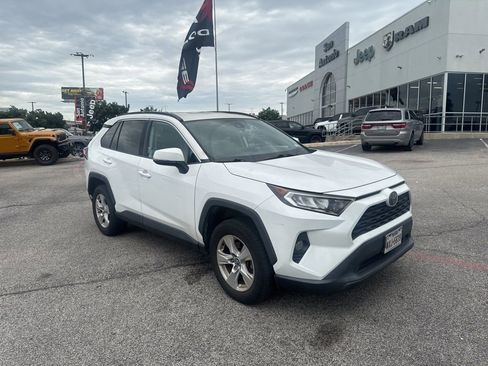 Used 2020 Toyota RAV4 XLE FWD image 1
