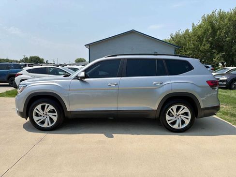 Used 2022 Volkswagen Atlas SE w/ Panoramic Sunroof Package AWD/4WD image 3