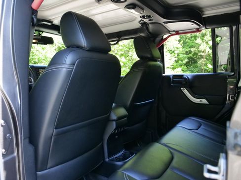 Used 2016 Jeep Wrangler Unlimited Rubicon AWD/4WD image 35