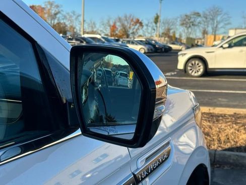 Used 2021 Lincoln Navigator L Black Label w/ Cargo Convenience Package image 12