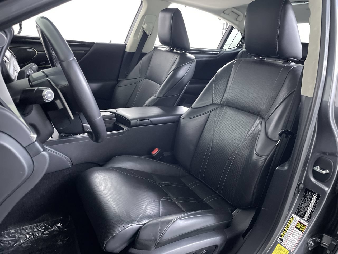 Used 2020 Lexus ES 300h Ultra Luxury w/ Accessory Package 2 FWD image 13