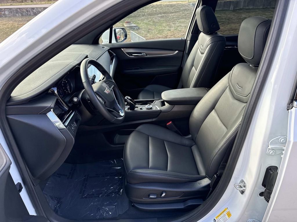 New 2025 Cadillac XT6 Luxury AWD/4WD image 14