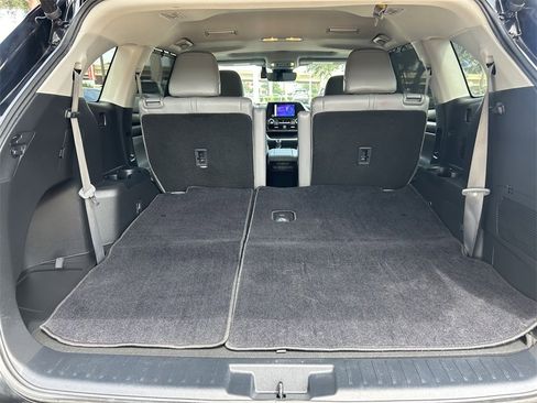 Certified 2023 Toyota Highlander XLE image 12
