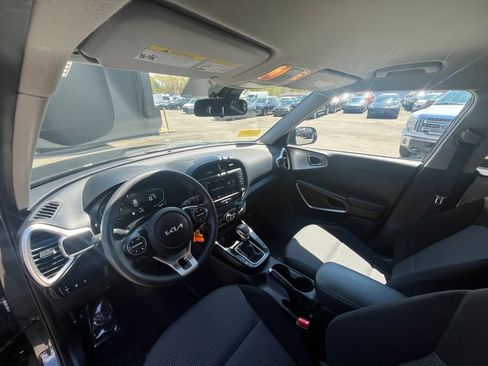 Used 2025 Kia Soul LX w/ LX Technology Package FWD image 26