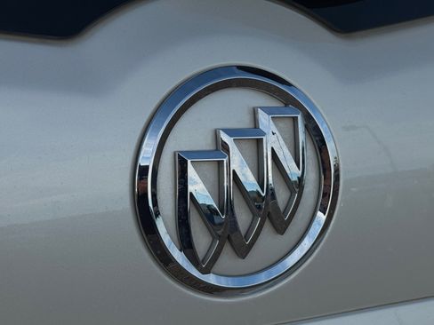 Used 2011 Buick Enclave CXL image 28