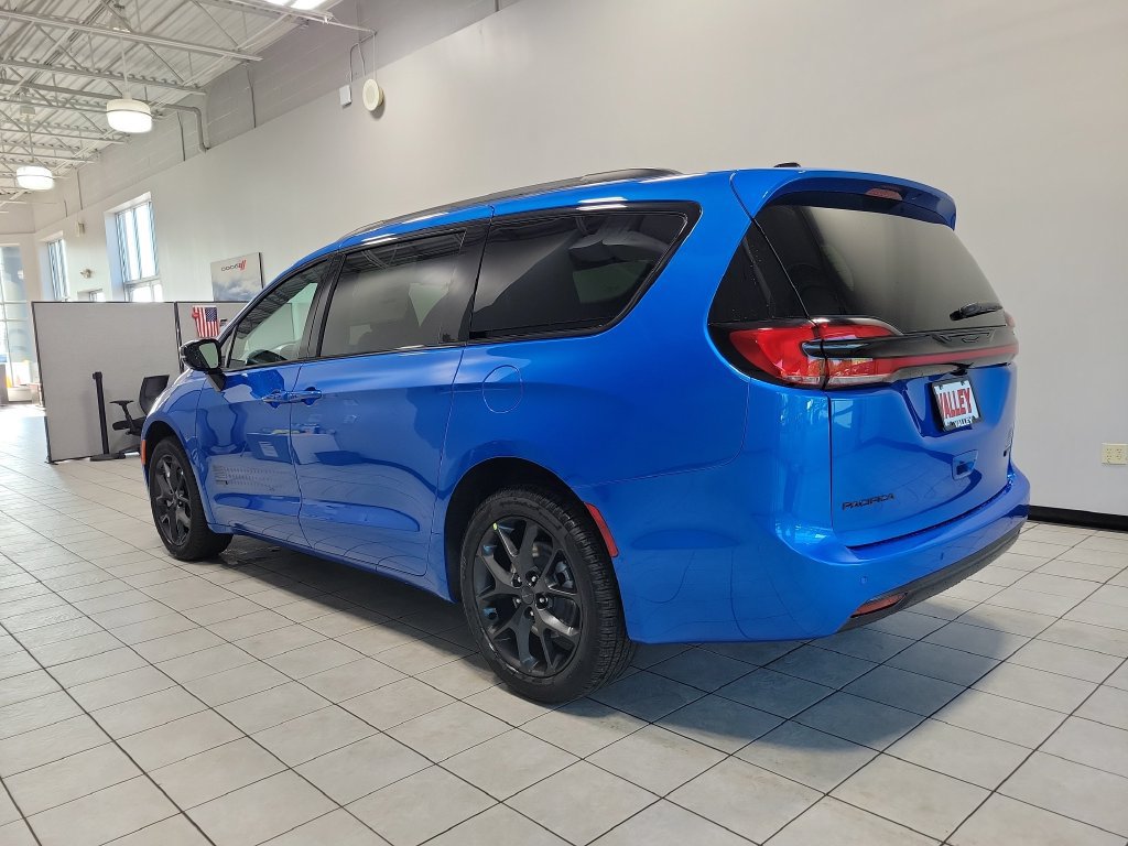New 2027 Chrysler Pacifica Select AWD/4WD image 6