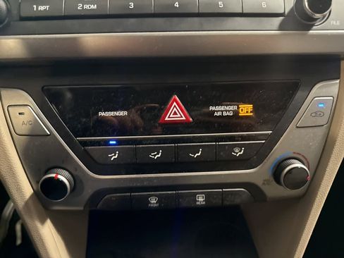 Used 2018 Hyundai Elantra SE image 21