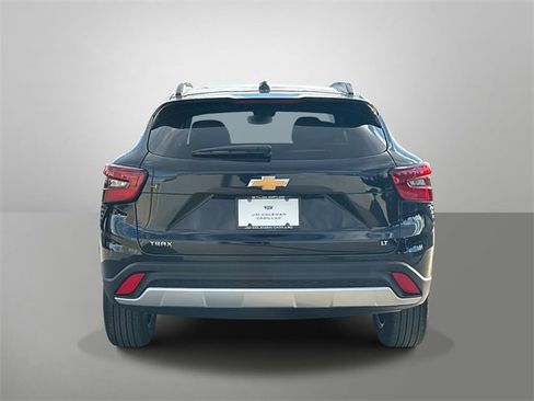 Used 2024 Chevrolet Trax LT w/ LT Convenience Package image 24