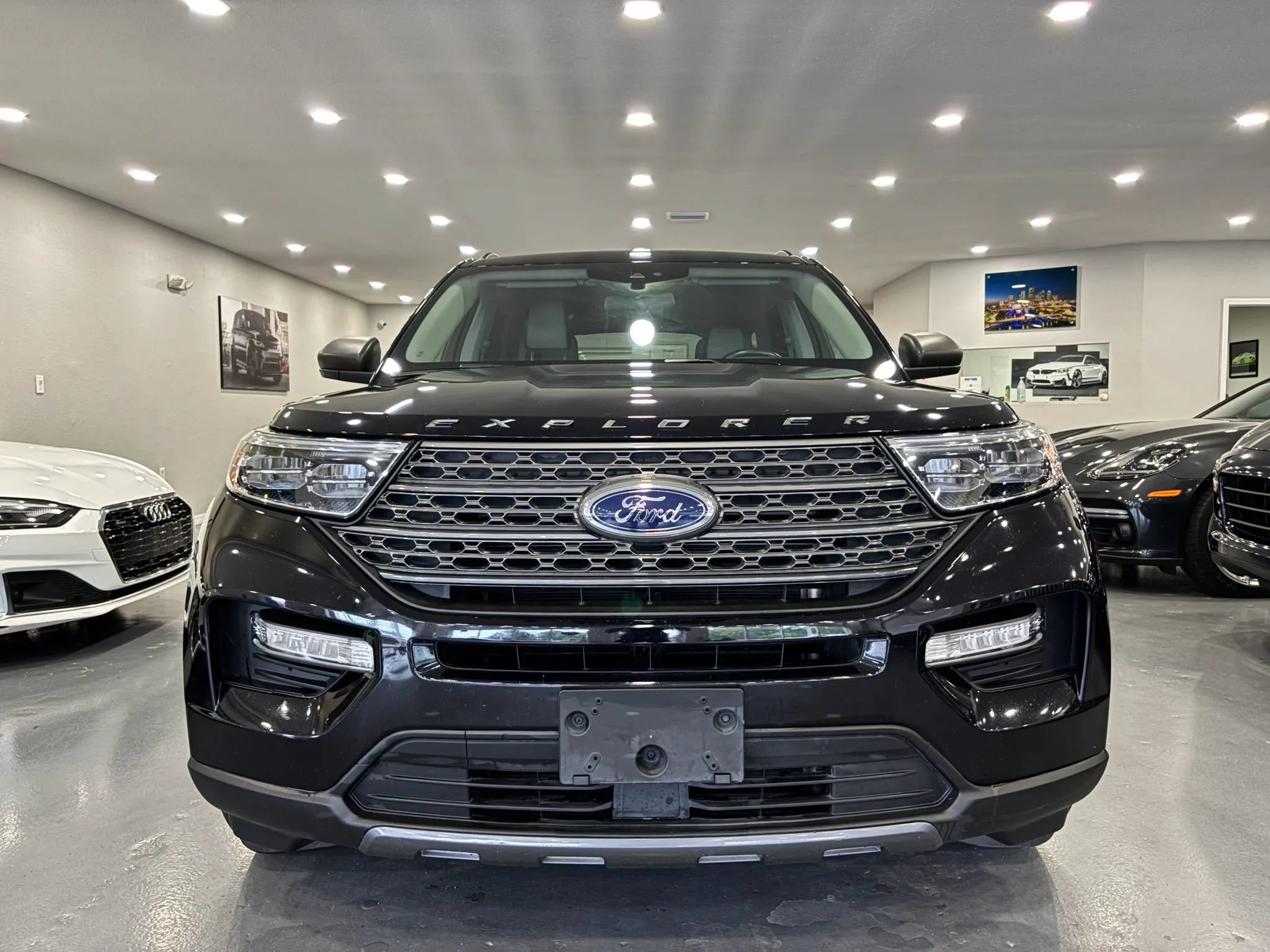 Used 2021 Ford Explorer XLT w/ Equipment Group 202A RWD image 2