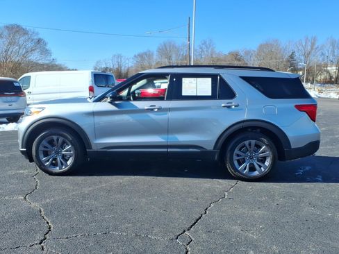 Certified 2022 Ford Explorer XLT w/ Equipment Group 202A image 4
