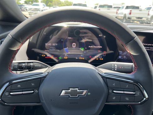 New 2025 Chevrolet Equinox EV RS image 6