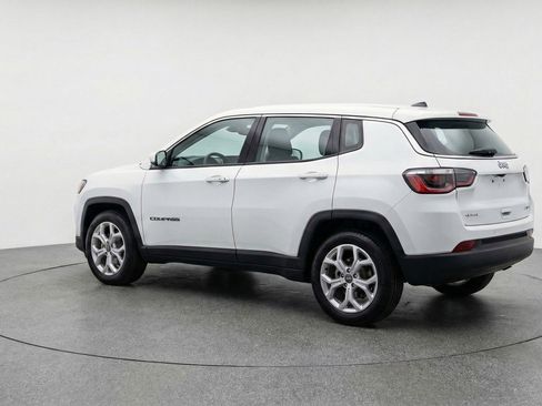 Used 2025 Jeep Compass Latitude image 6