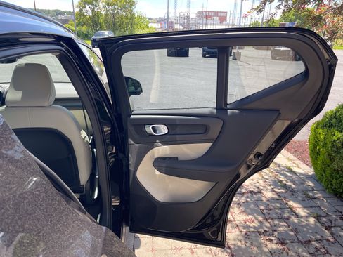 Used 2024 Volvo XC40 B5 Plus w/ Protection Package Premier AWD/4WD image 23