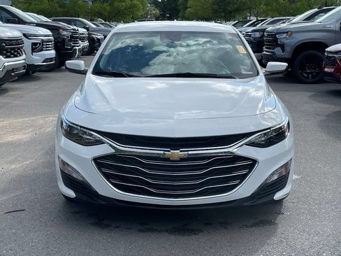 Used 2025 Chevrolet Malibu LT FWD image 2